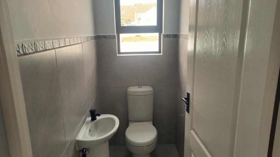3 Bedroom Property for Sale in Sandy Point Western Cape